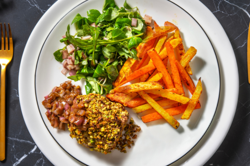 Filet mignon de porc en croûte de pistaches, frites de légumes au paprika fumé