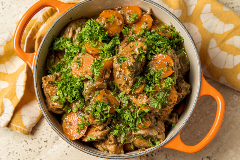 Mijoté de veau, gremolata aux herbes, citron et carottes