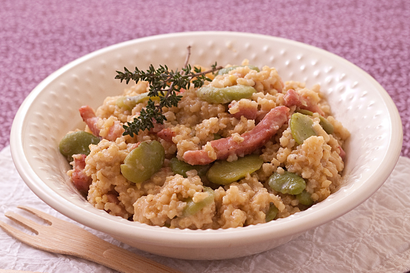 Risotto de millet aux lardons et fèves