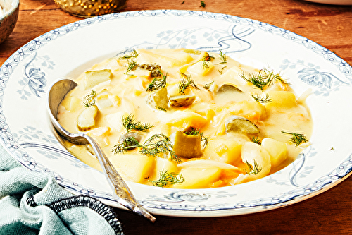 Soupe polonaise à l’aneth et aux cornichons