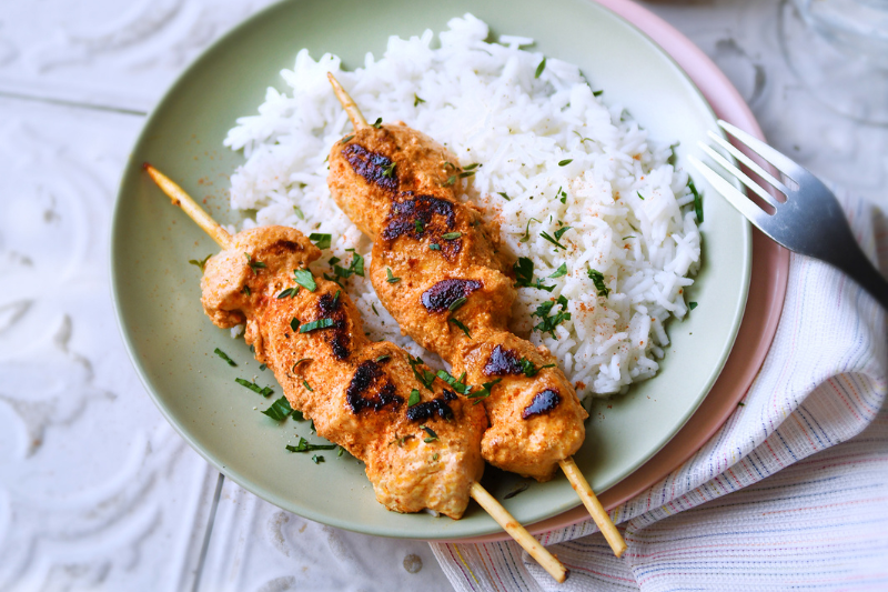 Brochettes de dinde marinées au yaourt