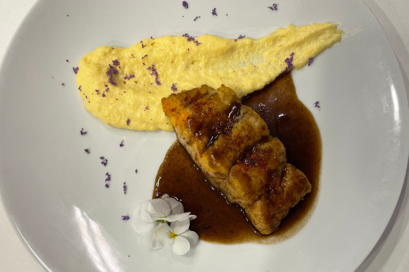 Dos de roussette à la bordelaise et polenta crémeuse