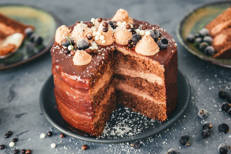 Layer cake au chocolat et à la noix de coco