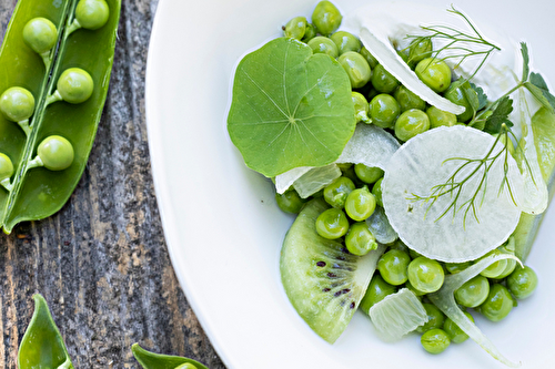 Salade de petits pois et kiwis