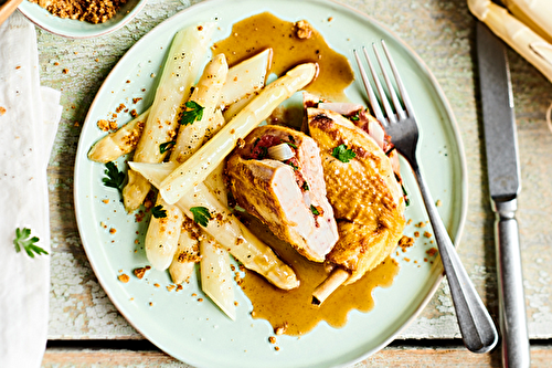Suprêmes de poulet farcis aux asperges blanches de France sablées au Parmesan