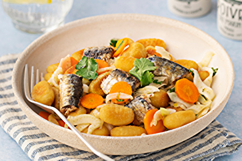 Salade originale de gnocchis de pommes de terre aux carottes, fenouil et sardines