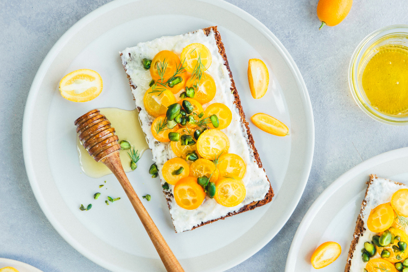 Tartines de ricotta aux kumquats et au miel