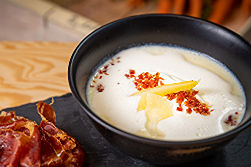 Velouté d’asperges blanches et chips de Serrano