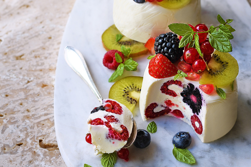 Dômes aux fruits rouges et fromage frais