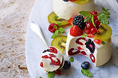 Dômes aux fruits rouges et fromage frais