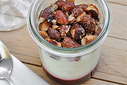 Mousse d’ange et confit de cerises, amandes caramélisées