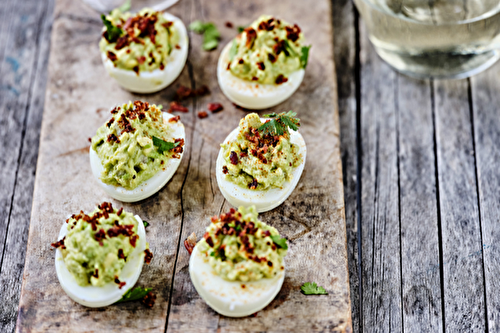 Oeufs mimosa au guacamole et chapelure de bacon