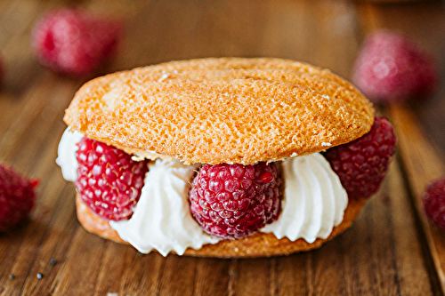 Sandwichs de madeleine, chantilly et framboises