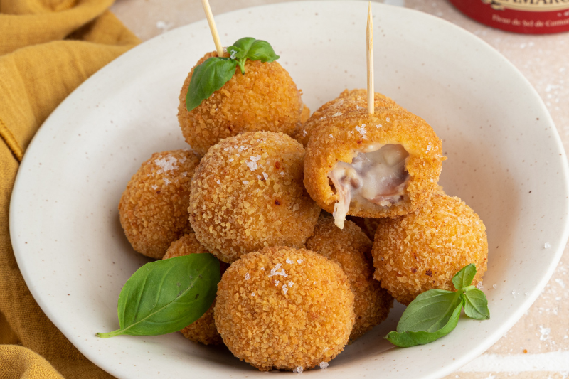 Croquettes au jambon fumé et Parmesan, panées à la noisette