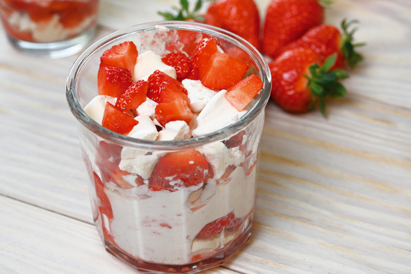 Eton mess aux fraises en verrines