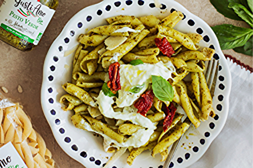 Pâtes au pesto et aux tomates séchées