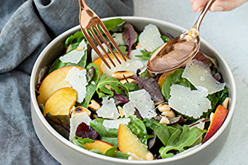 Salade aux nectarines et Parmigiano Reggiano