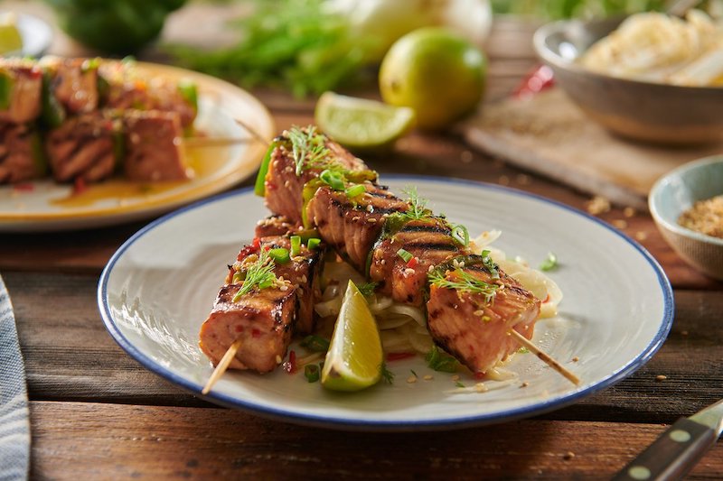 Brochettes de saumon et poivrons à l’asiatique