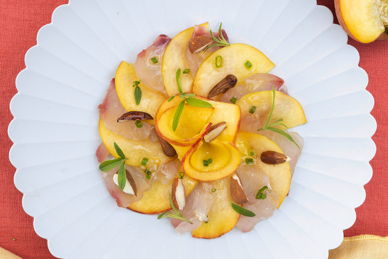 Carpaccio de pêches et nectarines au poisson et verveine