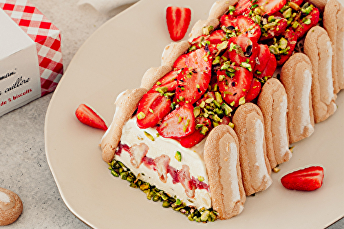 Parfait glacé aux fraises, pistaches et biscuits à la cuillère Bonne Maman