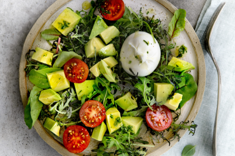 Salade verte avocat et burrata