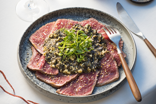 Tiradito de boeuf au pesto d’algues et fromage de la ferme Laits Près Verts