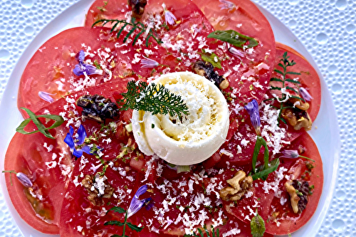 Tomates au Saint-Marcellin glacé, herbes et fleurs du jardin