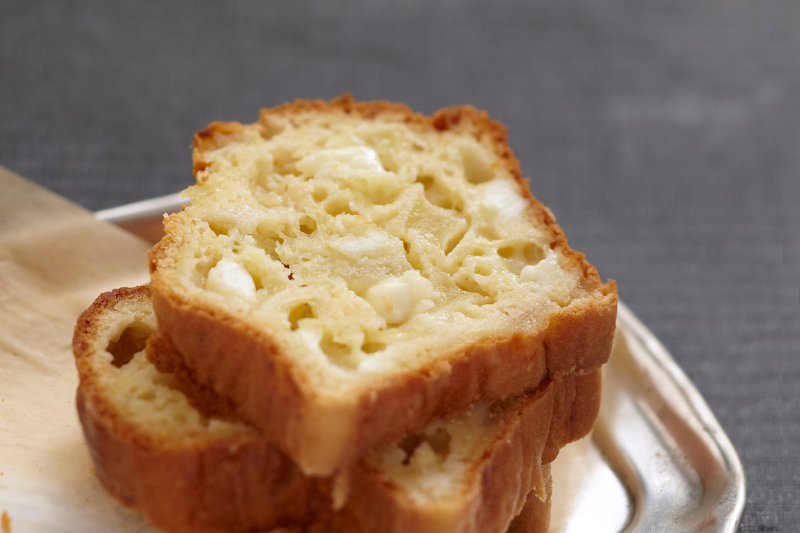 Cake salé aux épices, poires et Picodon AOP