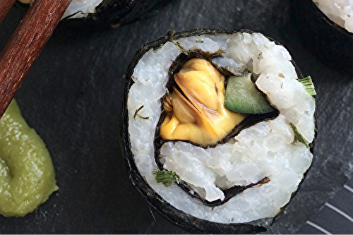 Makis de moules de bouchot de la Baie du Mont-Saint-Michel et concombre