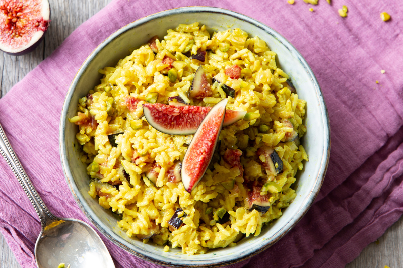 Riz pilaf aux oignons, au lait de coco et aux figues