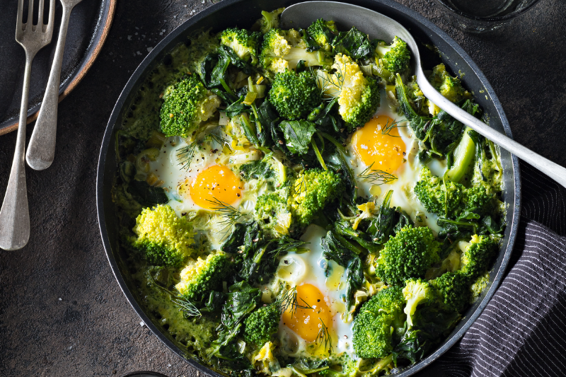 Shakshouka verte aux poireaux, épinards, brocolis et fleur de sel Le Guérandais