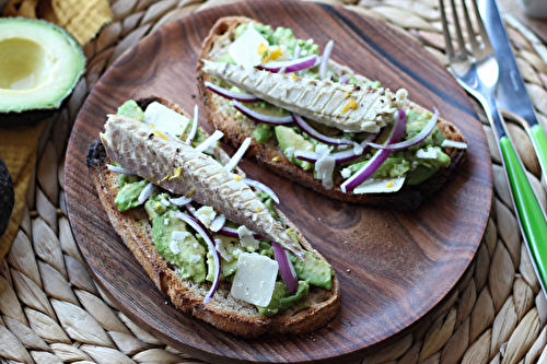 Avocado toasts aux maquereaux au naturel