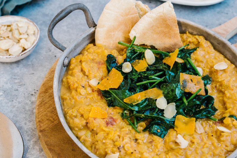 Dahl de lentilles aux épinards et à la Mimolette Extra-Vieille Isigny Sainte-Mère