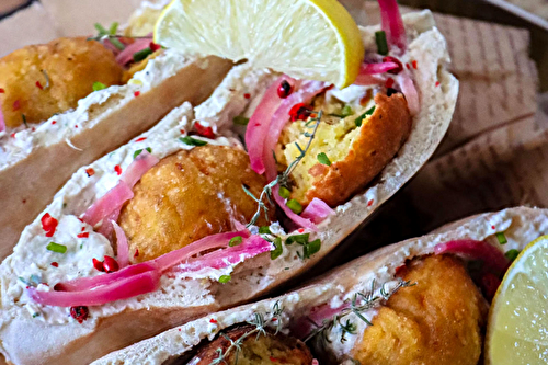 Pita aux falafels et mousse de maquereau en conserve à la ricotta, au citron et à la ciboulette