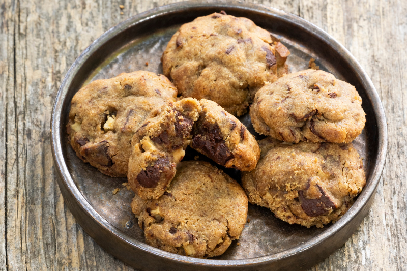 Cookies de pain rassis aux trois chocolats et poire