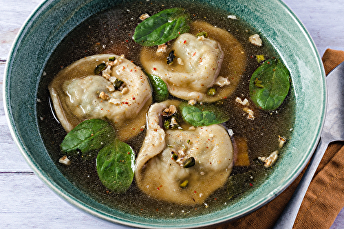 Raviolis aux épinards et Ossau Iraty au bouillon à l’huile d’olive du Languedoc AOC