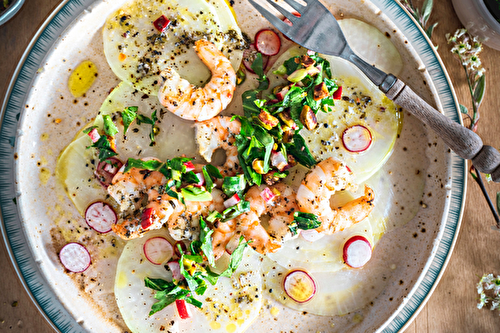 Carpaccio de chou-rave aux crevettes et gremolata