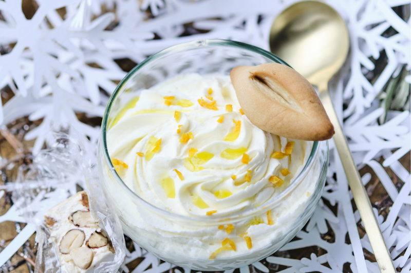 Mousse à l’orange et aux dattes