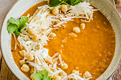 Soupe crémeuse de légumes caramélisés et pois chiches