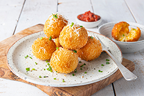 Arancini à la mozzarella et aux patates douces, sauce tomate épicée