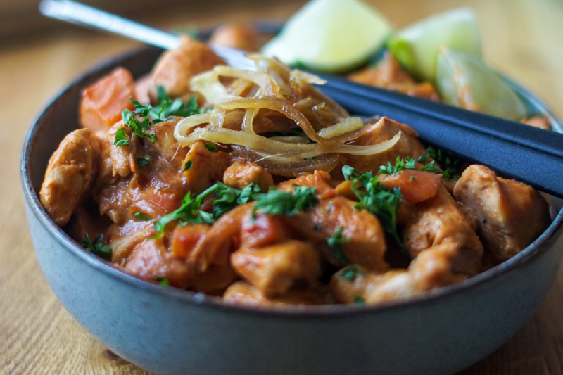 Curry de poulet aux oignons