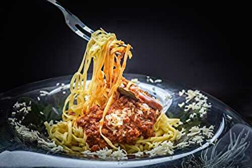 Linguine façon bolognaise à la saucisse de Morteau, brisures de vieux Comté