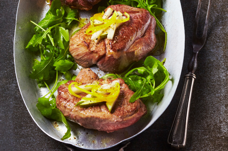 Pavés d’agneau bio à la poire et au citron confit