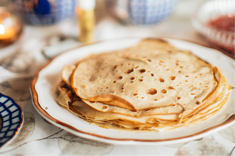 Crêpes aromatisées et nappées au sirop