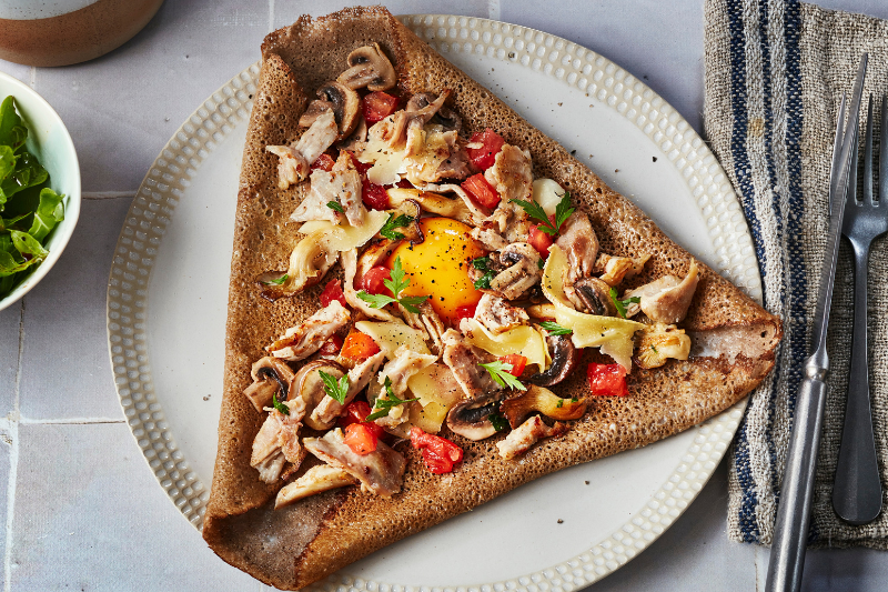 Galette complète au lapin, tomates et champignons