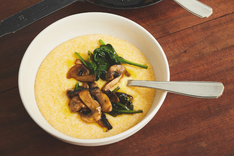 Polenta crémeuse aux champignons et épinards