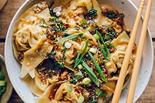 Raviolis wontons au chou blanc et tempeh