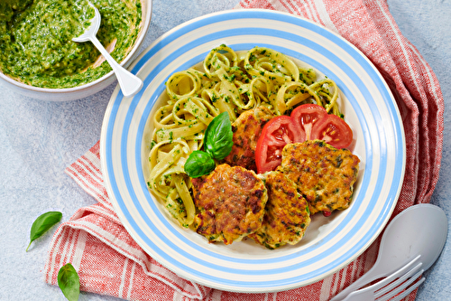 Tagliatelles au pesto de fanes de radis et croquettes de poulet