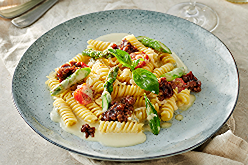 Fusilli bolognaise à la sauce soja et au Gorgonzola