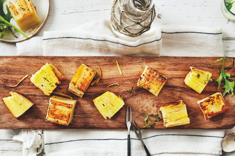 Mille et une feuilles de pomme de terre primeur de Noirmoutier aux zestes de citron et thym